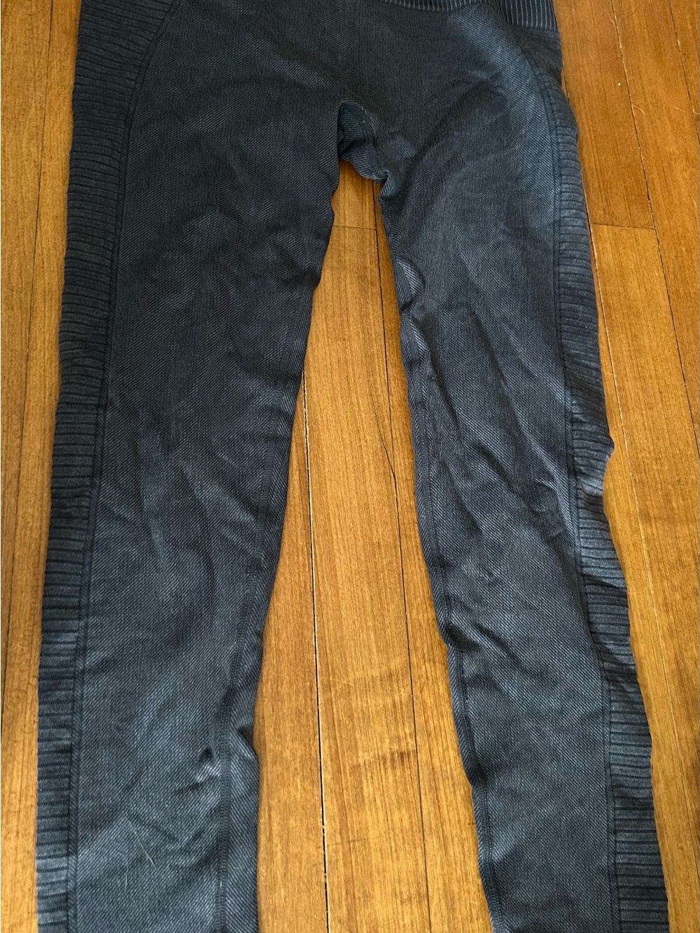 Mono B Set: Ribbed Side Seamless Leggings and Sports Bra size large - Picture 2 of 6